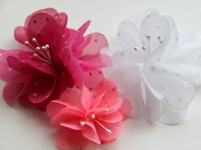 How to make flowers from fabric and where you can use them