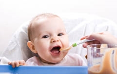 Mity na temat jedzenia dla niemowląt
