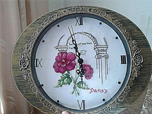 Laikrodžiai su išsiuvinėtomis gėlėmis