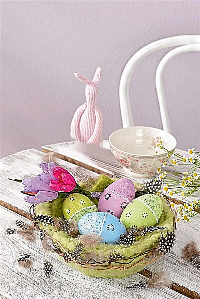 DIY Easter eggs decor