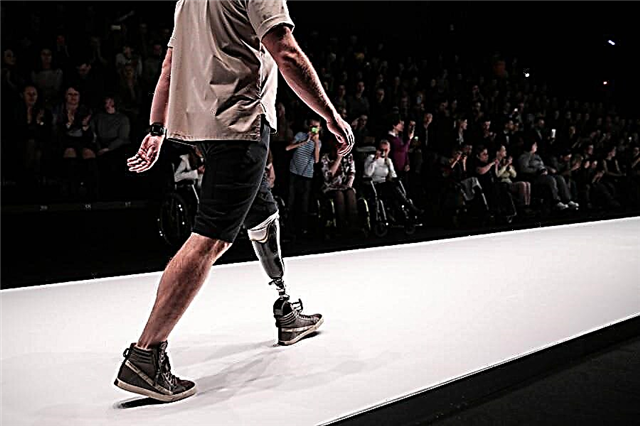 Bezgraniz Couture presented a collection of clothes for people with disabilities at MBFW Russia