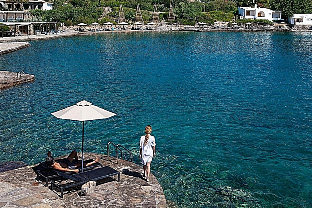 تقدم فنادق ومنتجعات Bluegr فندق Minos Beach الفني وقرية Candia Park